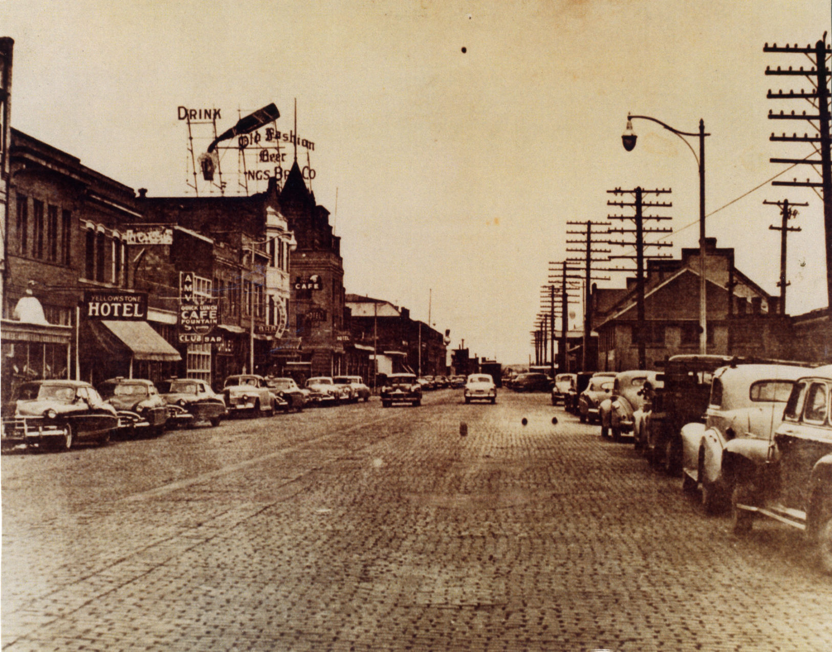 Montana Avenue street scene